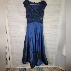 TADASHI SHOJI NAVY CAP SLEEVE FLORAL BEADED LACE AND SATIN SKIRT DRESS SZ 4